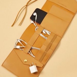 Glass Ladder tech organizer + bonus face sponge